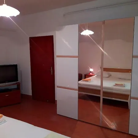 Andelka Apartment Pag Town