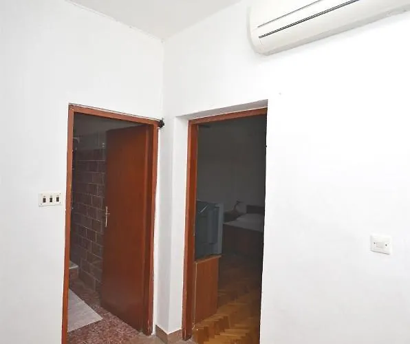 Andelka Apartment Pag Town